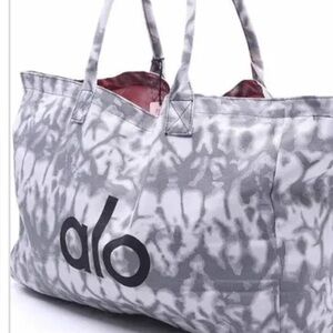 ALO Yoga Women's Gray Tote Bag